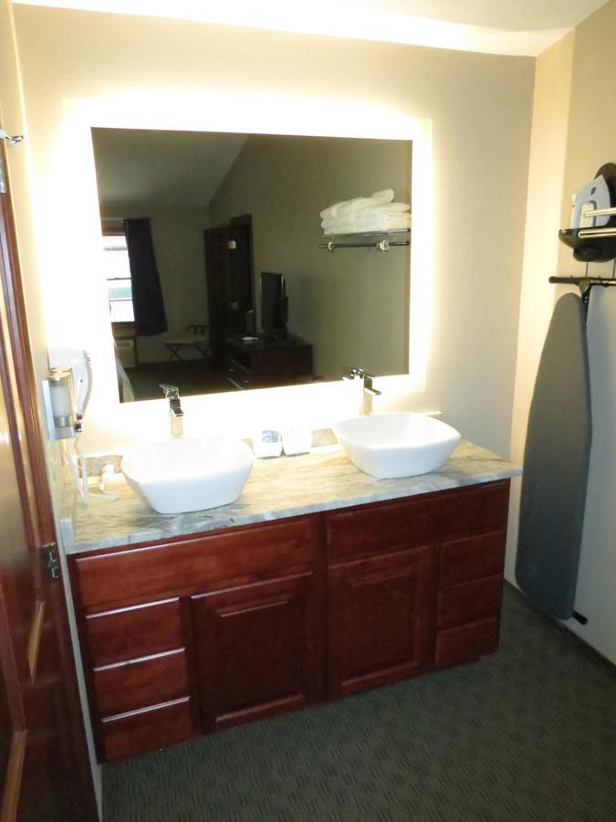 Edgewater Hotel And Suites Put-in-Bay Eksteriør bilde