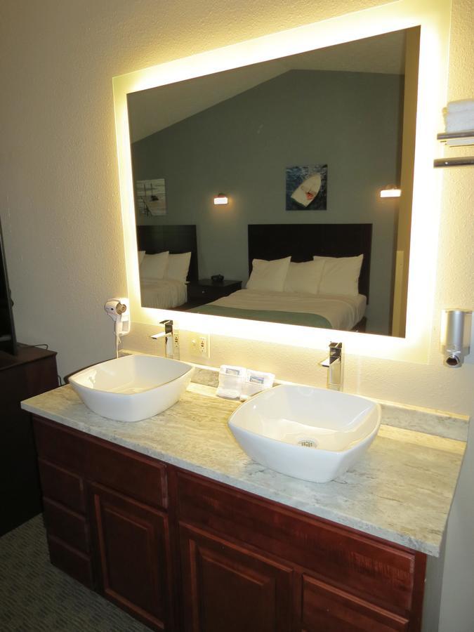 Edgewater Hotel And Suites Put-in-Bay Eksteriør bilde